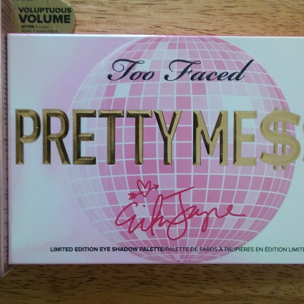 💋Too Faced Pretty Mess Palette